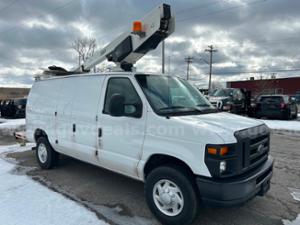 2009 Ford E-350 Super Duty With Bucket Lift