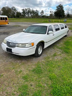 2000 Lincoln Town Car Limousine