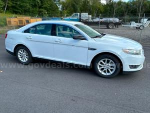 2014 Ford Taurus SE