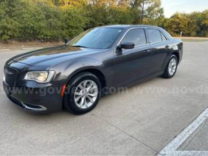 2022 Chrysler 300 Touring 4dr Sedan